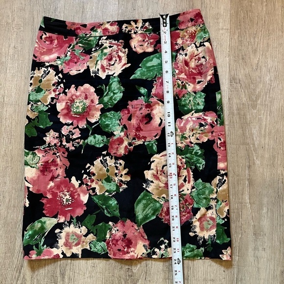 Talbots Floral Skirt Black w Green and Pink Flowers Size 10 - Picture 5 of 9